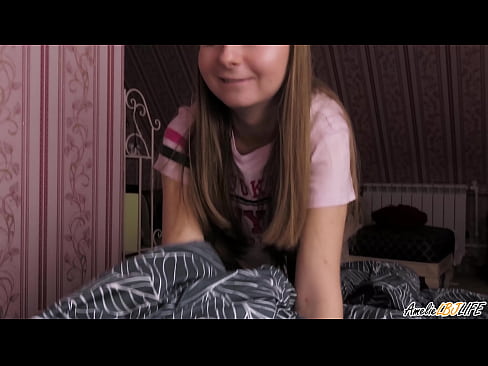 ❤️ Blondie-k bere BFF-ren sakon zurrupatzen du eta esperma jasotzen du ahoan ❤ Azal bideoa gurean eu.hentaisea-com.ru